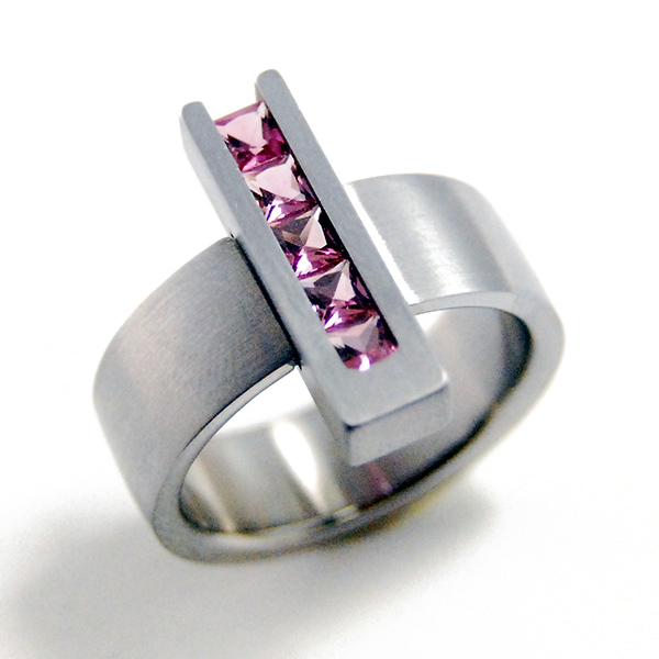 'New York' Rhodolite Ring