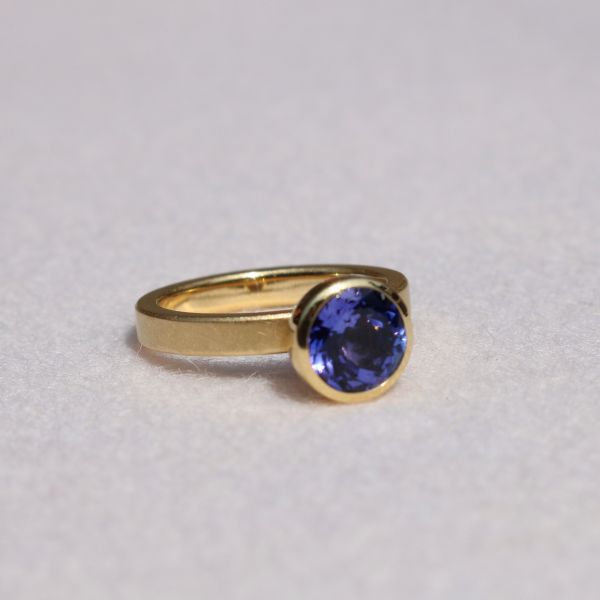 Tanzanite 'Blub' Ring, 8mm