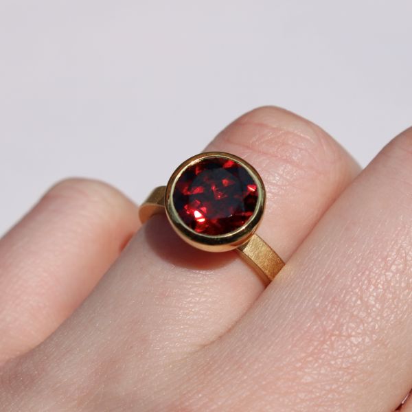 Garnet 'Blub' Ring, 10mm