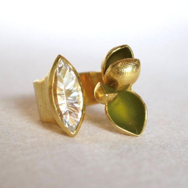 'Edelbecherling Cups' Topaz Ring