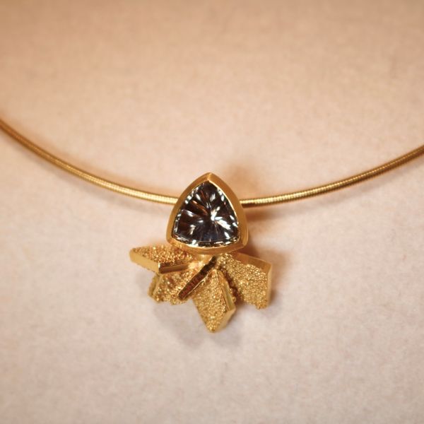 'Snowy Five Elements' Quartz Necklace