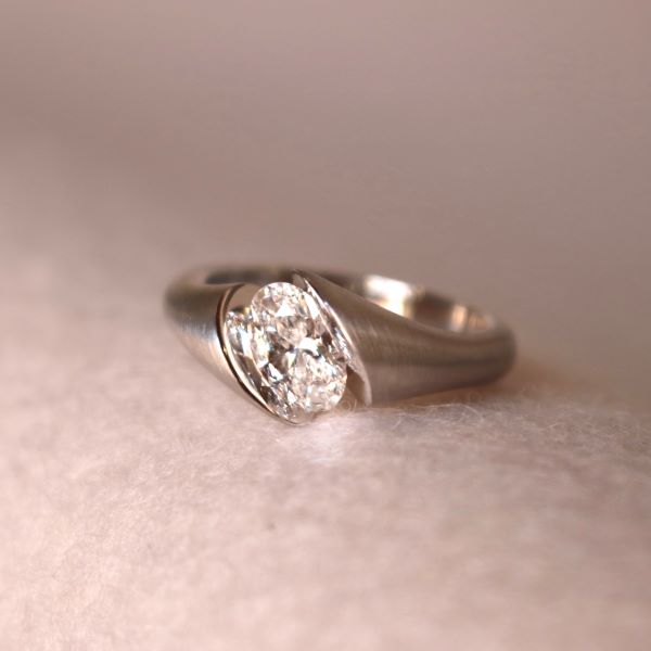 Calla Oval Diamond Ring