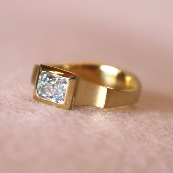 Radiant 'Architecture' Ring