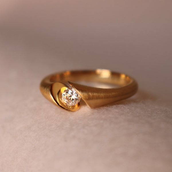 Petite Calla Diamond Ring