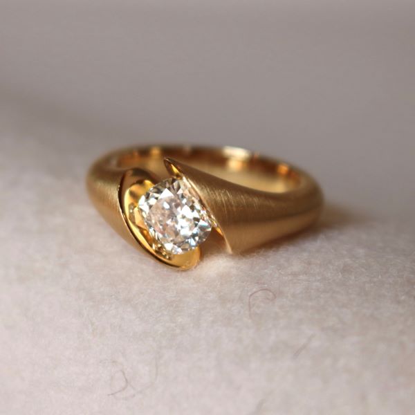 Calla Cushion-Cut Diamond Ring