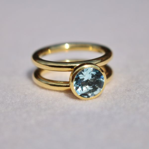 Aquamarine 'Ring of Rows'