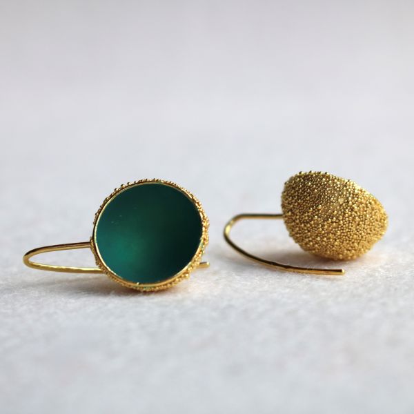 Round 'Schneebecherling' Forrest Green Earrings
